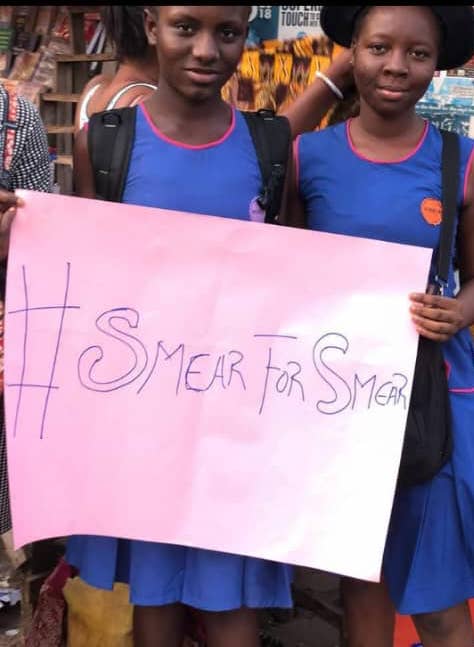 Doctor performing a free cervical cancer screening